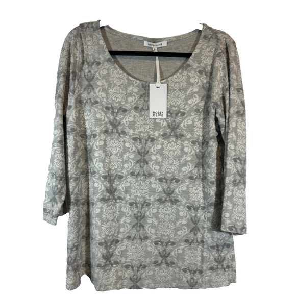 Rose & Olive Tops - NEW Rose + Olive Women’s M Grey& White Floral Long Sleeve Top 3/4 Sleeve D5